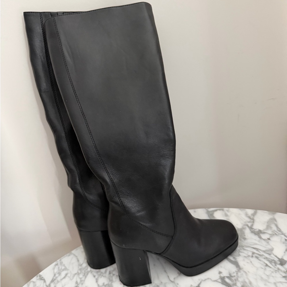 Size 6 ALDO Equine boots - Picture 2 of 3